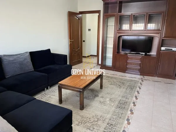 Tirane, jepet me qera apartament 3+1 Kati 4, 143 m² 850 € (Rruga Reshit Petrela)