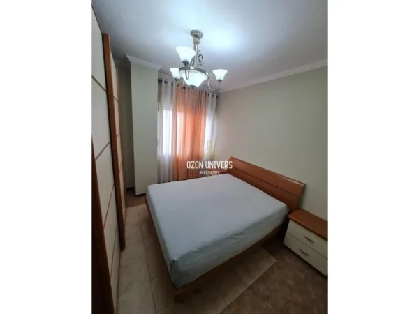 Tirane, jepet me qera apartament 3+1 Kati 4, 143 m² 850 € (Rruga Reshit Petrela)