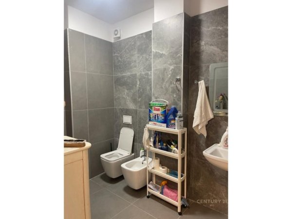 Tirane, jepet me qera apartament 2+1 Kati 7, 90 m² 460 € 