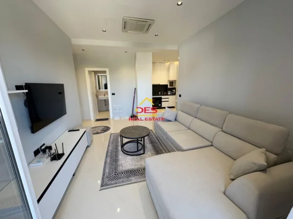 Vlore, jepet me qera apartament 2+1+Ballkon Kati 3, 95 m² 500 € (Rruga Sadik Zotaj)