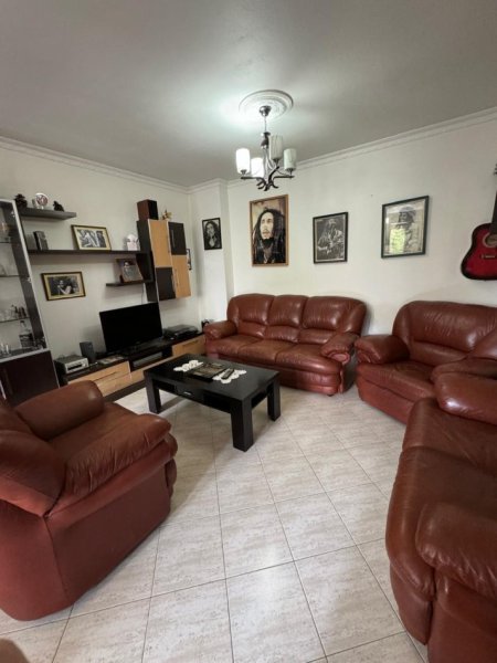 Tirane, jepet me qera apartament 2+1+Aneks+Ballkon Kati 2, 100 m² 650 € (Te prokuroria e Tiranes)