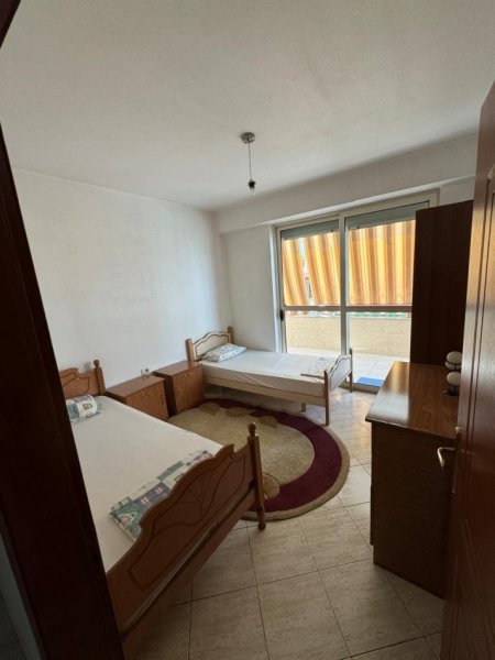 Tirane, jepet me qera apartament 2+1+Aneks+Ballkon Kati 2, 100 m² 650 € (Te prokuroria e Tiranes)