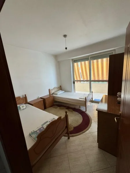 Tirane, jepet me qera apartament 2+1+Aneks+Ballkon Kati 2, 100 m² 650 € (Te prokuroria e Tiranes)