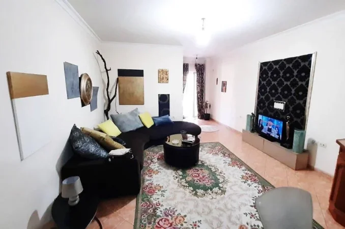 Tirane, jepet me qera apartament 2+1+Ballkon Kati 3, 114 m² 700 € (Zogu i Zi)