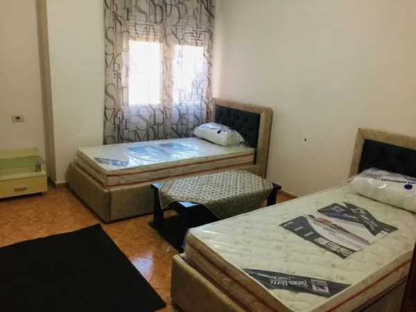 Tirane, jepet me qera apartament 2+1+Ballkon Kati 3, 114 m² 700 € (Zogu i Zi)