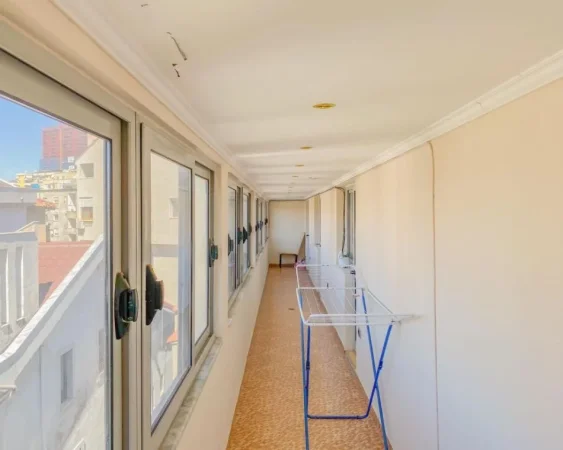 Tirane, jepet me qera apartament 2+1 , 113 m² 700 € (Kryqezimi Myslym Shyrit)