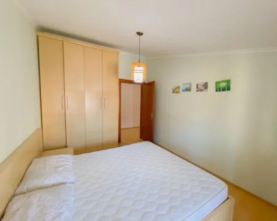 Tirane, jepet me qera apartament 2+1 , 113 m² 700 € (Kryqezimi Myslym Shyrit)