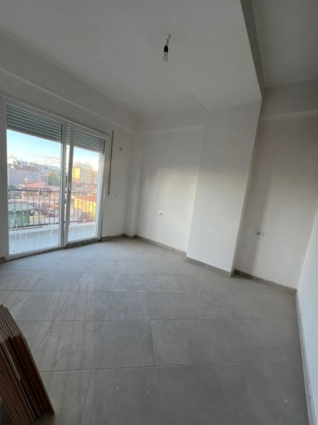 jepet me qera apartament 2+1+bllk vetem me bufe Kati 2, 95 m² 450 € (Brryli te shkolla Niket Dardani)
