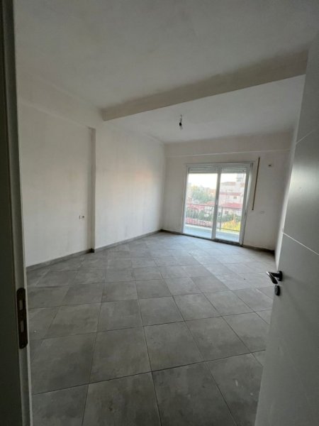 jepet me qera apartament 2+1+bllk vetem me bufe Kati 2, 95 m² 450 € (Brryli te shkolla Niket Dardani)