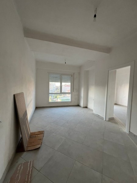 jepet me qera apartament 2+1+bllk vetem me bufe Kati 2, 95 m² 450 € (Brryli te shkolla Niket Dardani)
