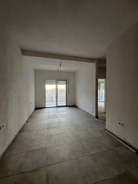 jepet me qera apartament 2+1+bllk vetem me bufe Kati 2, 95 m² 450 € (Brryli te shkolla Niket Dardani)