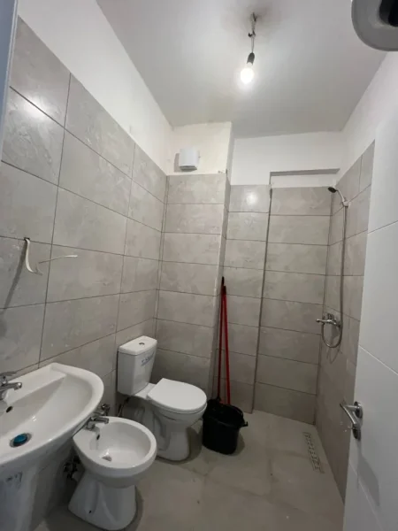 jepet me qera apartament 2+1+bllk vetem me bufe Kati 2, 95 m² 450 € (Brryli te shkolla Niket Dardani)