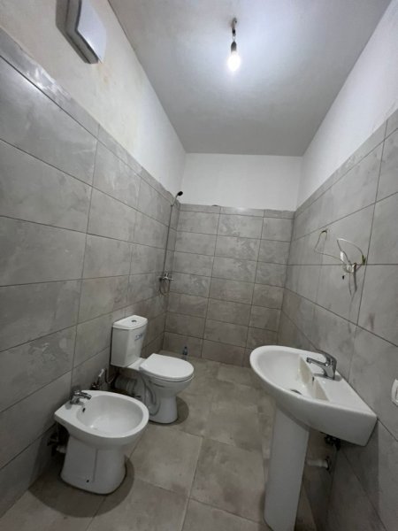 jepet me qera apartament 2+1+bllk vetem me bufe Kati 2, 95 m² 450 € (Brryli te shkolla Niket Dardani)