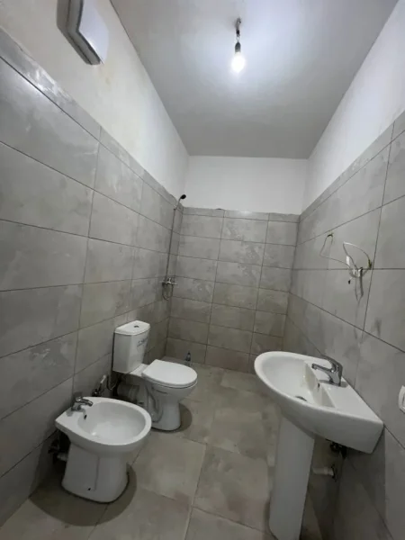 jepet me qera apartament 2+1+bllk vetem me bufe Kati 2, 95 m² 450 € (Brryli te shkolla Niket Dardani)