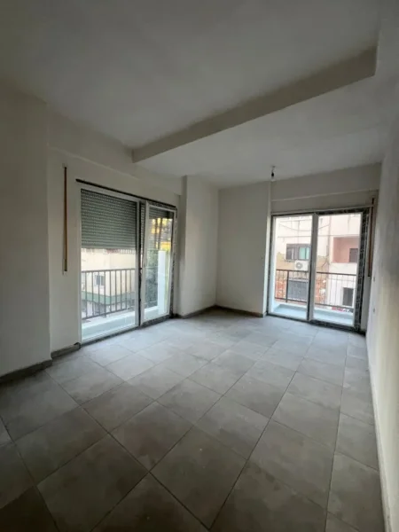 jepet me qera apartament 2+1+bllk vetem me bufe Kati 2, 95 m² 450 € (Brryli te shkolla Niket Dardani)
