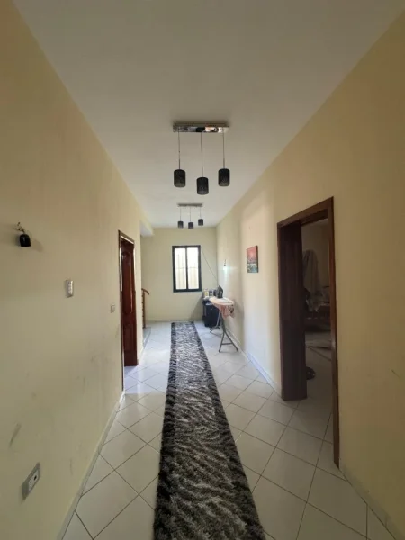 Tirane, shitet Vile 2 Katshe Kati 2, 350 m² 350.000 € (SENATORIUM)