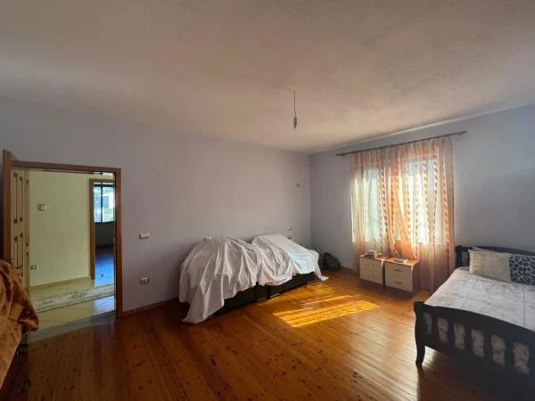 Tirane, shitet Vile 2 Katshe Kati 2, 350 m² 350.000 € (SENATORIUM)