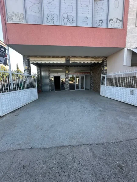 Durres, jepet me qira Ambjent Biznesi 225 m² (Sukth i Ri, Durres.)