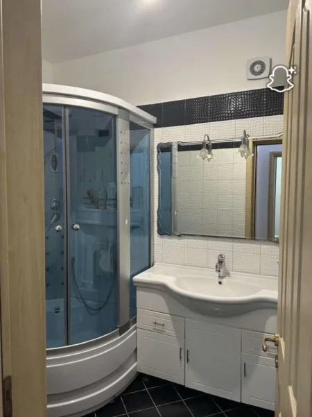Tirane, jepet me qera apartament 2+1+Aneks+Ballkon Kati 4, 850 € 