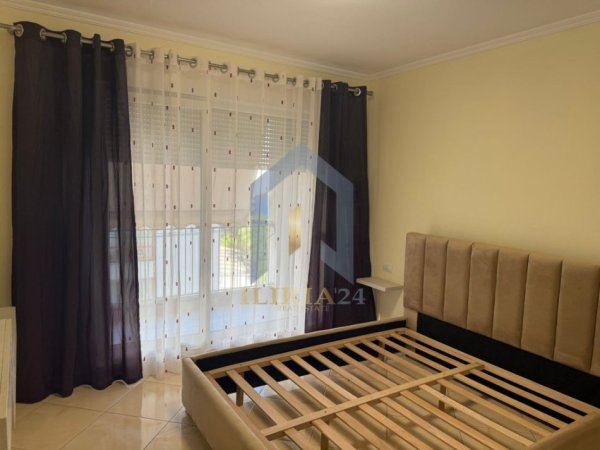 Tirane, jepet me qera apartament 1+1+Ballkon Kati 4, 65 m² 600 € (Kompleksi Kontakt)