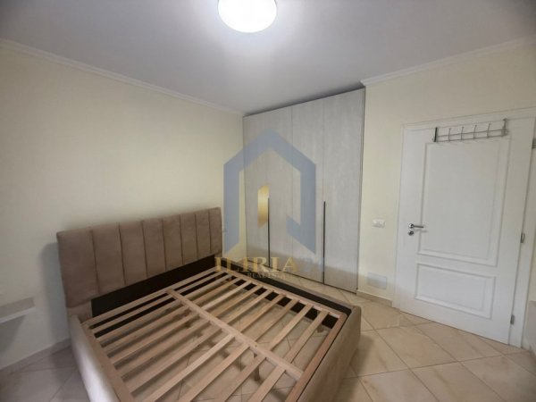 Tirane, jepet me qera apartament 1+1+Ballkon Kati 4, 65 m² 600 € (Kompleksi Kontakt)