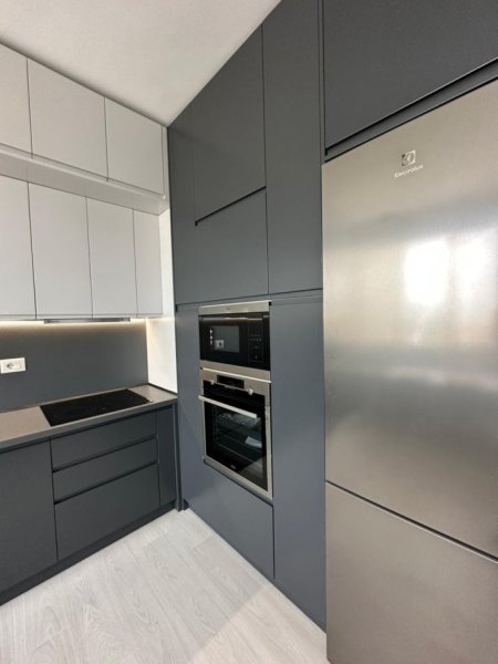 Tirane, jepet me qera apartament 2+1 Kati 8, 96 m² 700 € (RIVER REZIDENC)