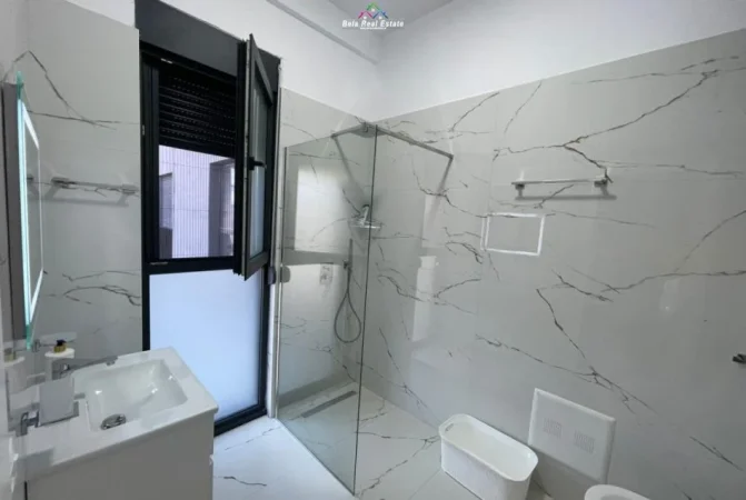 Tirane, jepet me qera apartament 2+1+Ballkon Kati 1, 120 m² 800 € (Selite)