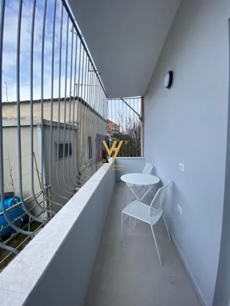 Tirane, jepet me qera apartament 2+1+Ballkon Kati 1, 90 m² 600 € (21 DHJETORI)
