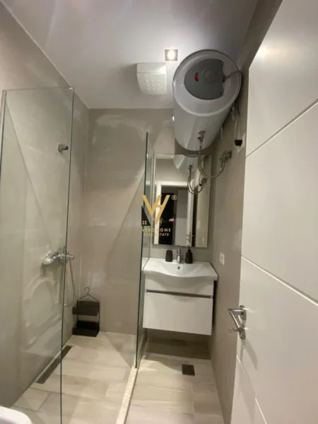 Tirane, jepet me qera apartament 2+1+Ballkon Kati 1, 90 m² 600 € (21 DHJETORI)