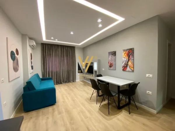 Tirane, jepet me qera apartament 2+1+Ballkon Kati 1, 90 m² 600 € (21 DHJETORI)