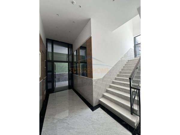 Tirane, jepet me qera apartament 1+1+Ballkon Kati 3, 65 m² 600 € (BULEVARDI MIGJENI)  UNA57097