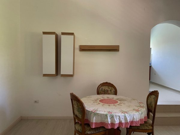 Tirane, jepet me qera shtepi 3+1 , 110 m² 450 € (Mihal Grameno)