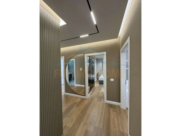 Tirane, jepet me qera apartament 3+1+POST PARKIMI  Kati 5, 120 m² 750 € (VILA L2)  UNA44625