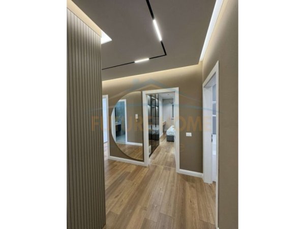 Tirane, jap me qera apartament 3+1+Post Parkimi  Kati 5, 120 m² 750 € (PRANE VILES L2)  UNA44625