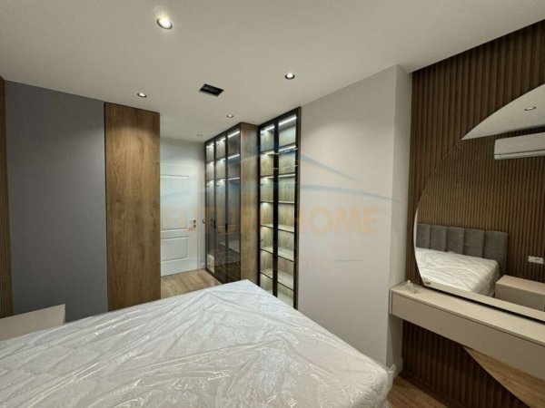 Tirane, jap me qera apartament 3+1+Post Parkimi  Kati 5, 120 m² 750 € (PRANE VILES L2)  UNA44625