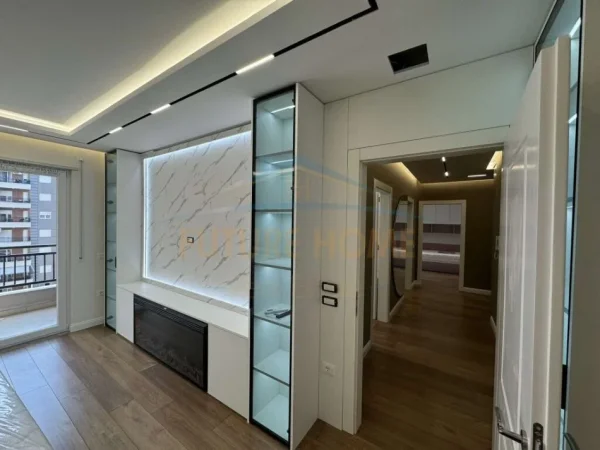 Tirane, jap me qera apartament 3+1+Post Parkimi  Kati 5, 120 m² 750 € (PRANE VILES L2)  UNA44625