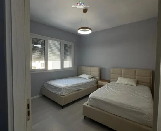 Tirane, jepet me qera apartament 2+1 Kati 7, 100 m² 800 € (River Residence)
