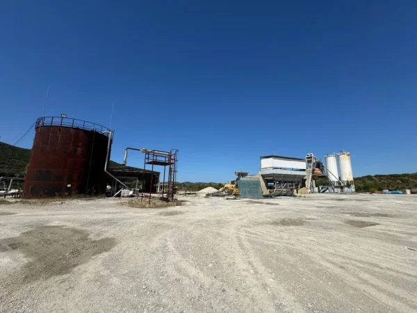 Tirane, shitet toke , 10.000 m² 1.800.000 € (ARNAME)