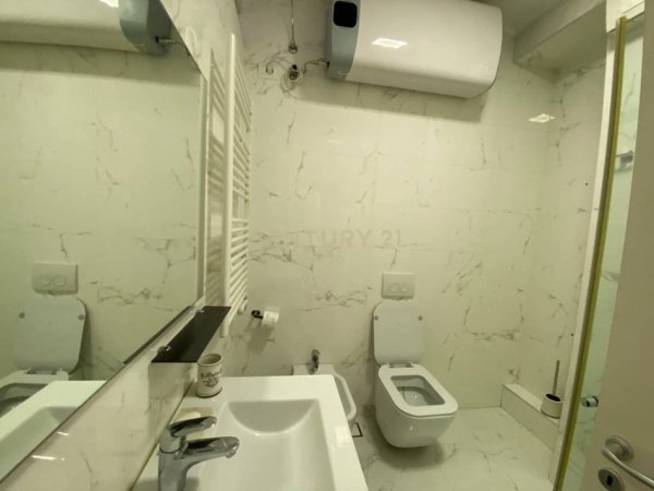 Tirane, jepet me qera apartament 1+1 Kati 2, 70 m² 700 € (Pazari i Ri)