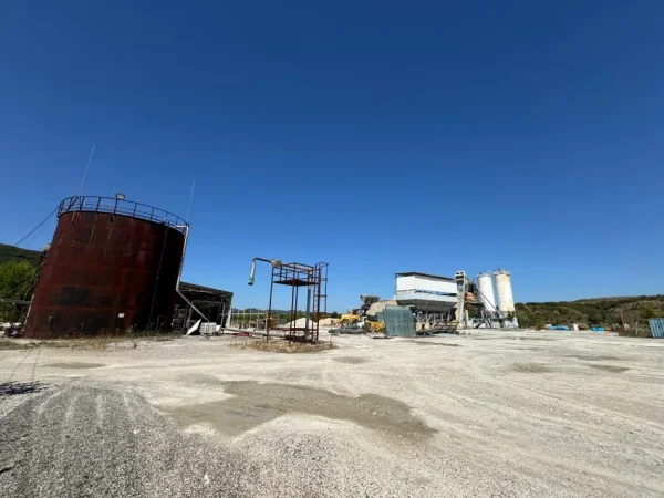 Tirane, shitet toke , 10.000 m² 1.800.000 € (ARNAME)