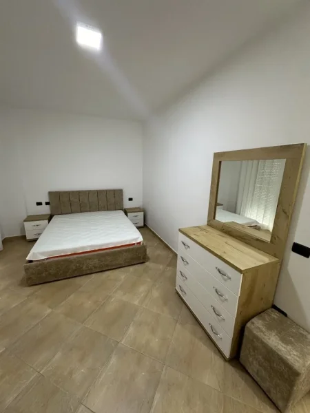 Tirane, jepet me qera apartament 2+1+parkim Kati 2, 120 m² 800 € (Kopshti Botanik)