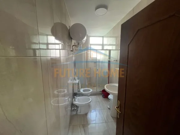 Tirane, jepet me qera apartament 2+1 Kati 4, 85 m² 550 € 
