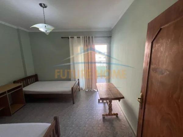 Tirane, jepet me qera apartament 2+1 Kati 4, 85 m² 550 € 