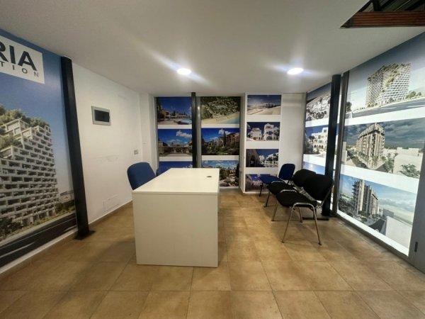Tirane, jepet me qera ambjent biznesi Kati 0, 35 m² 450 € (stacioni i trenit)
