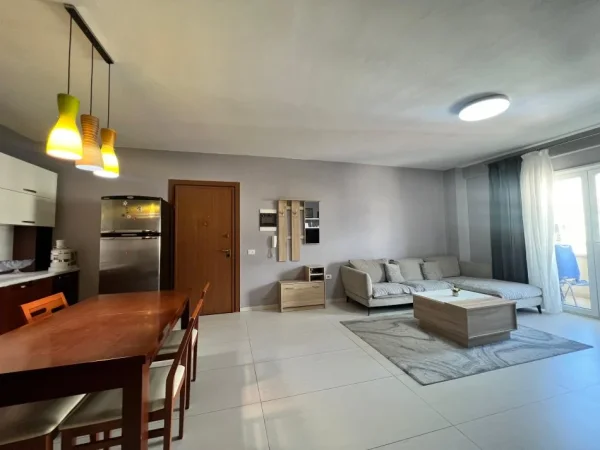 Tirane, jepet me qera apartament 2+1+Ballkon Kati 6, 114 m² 900 € (pazari i ri)