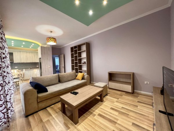 Tirane, jepet me qera apartament 1+1+Ballkon Kati 6, 76 m² 700 € (PAZARI I RI)