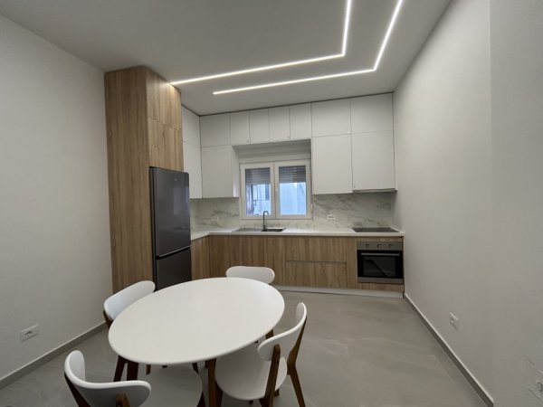 Durres, jepet me qera apartament 1+1+Ballkon Kati 3, 60 m² 500 € (Durres blue star)