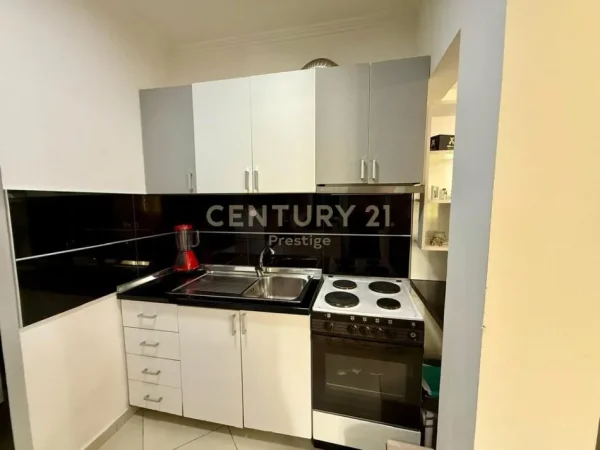 Tirane, jepet me qera apartament 1+1 Kati 4, 40 m² 450 € (prestige121876)