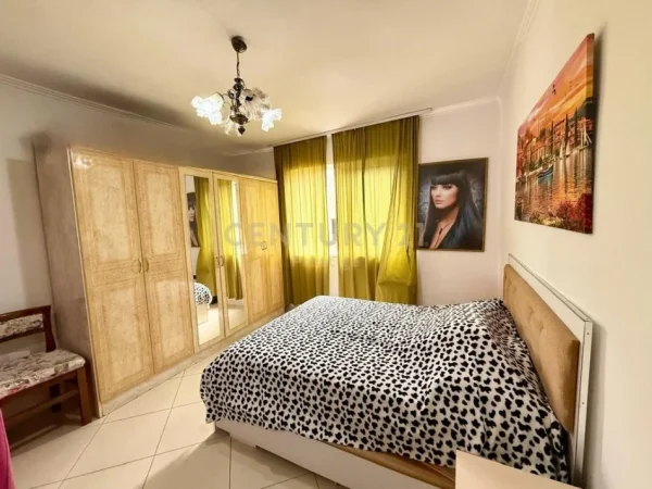 Tirane, jepet me qera apartament 1+1 Kati 4, 40 m² 450 € (prestige121876)
