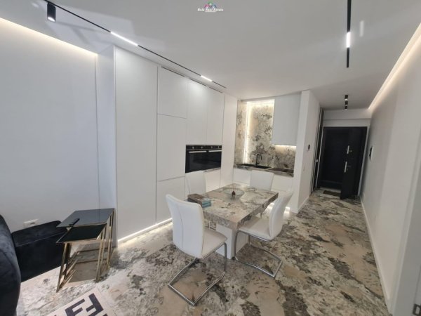 Tirane, jepet me qera apartament 1+1+Ballkon Kati 4, 80 m² 1.200 € (liqeni i thate)